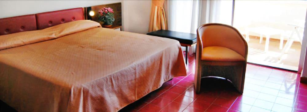 Park Hotel Baia Domizia Exterior photo