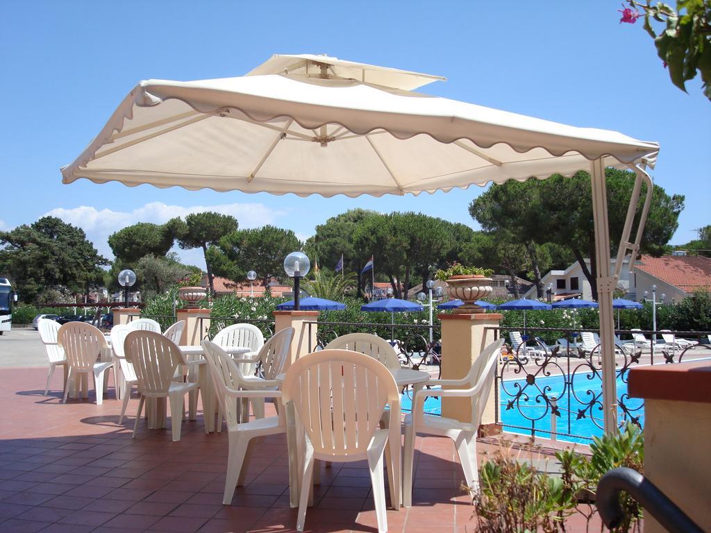 Park Hotel Baia Domizia Exterior photo